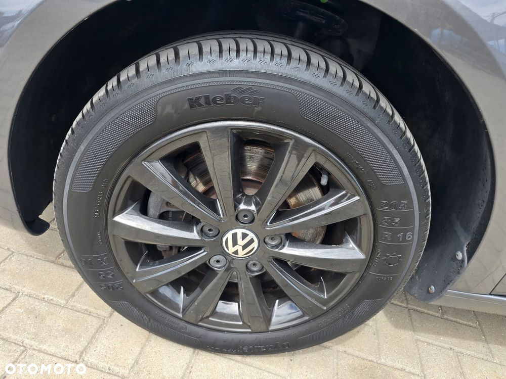 Volkswagen Touran - 18