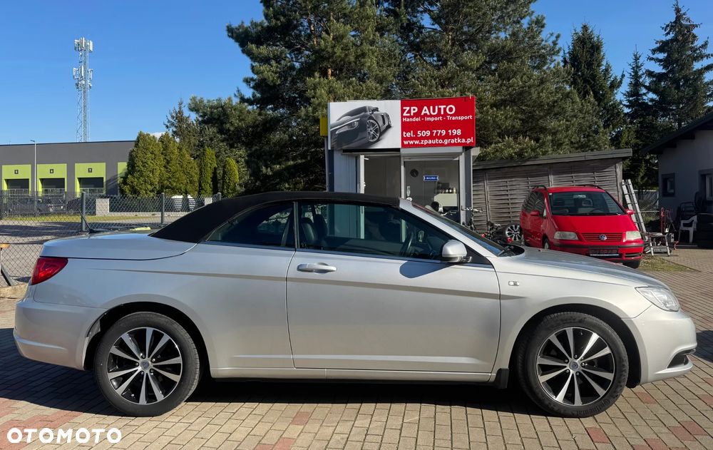 Chrysler 200 - 8
