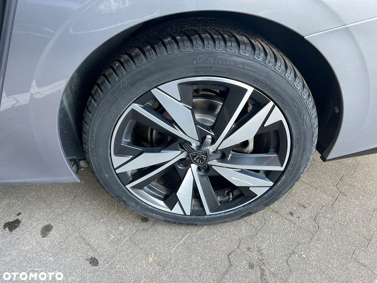 Peugeot 308 1.2 PureTech Allure S&S EAT8 - 11