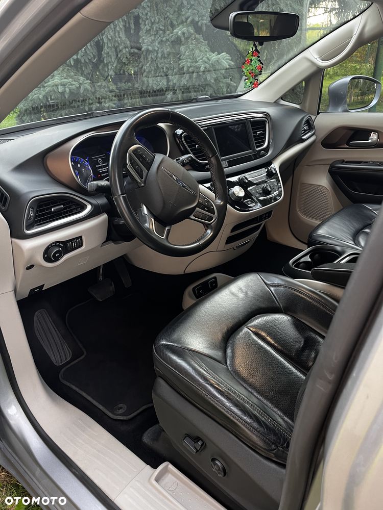 Chrysler Pacifica - 6