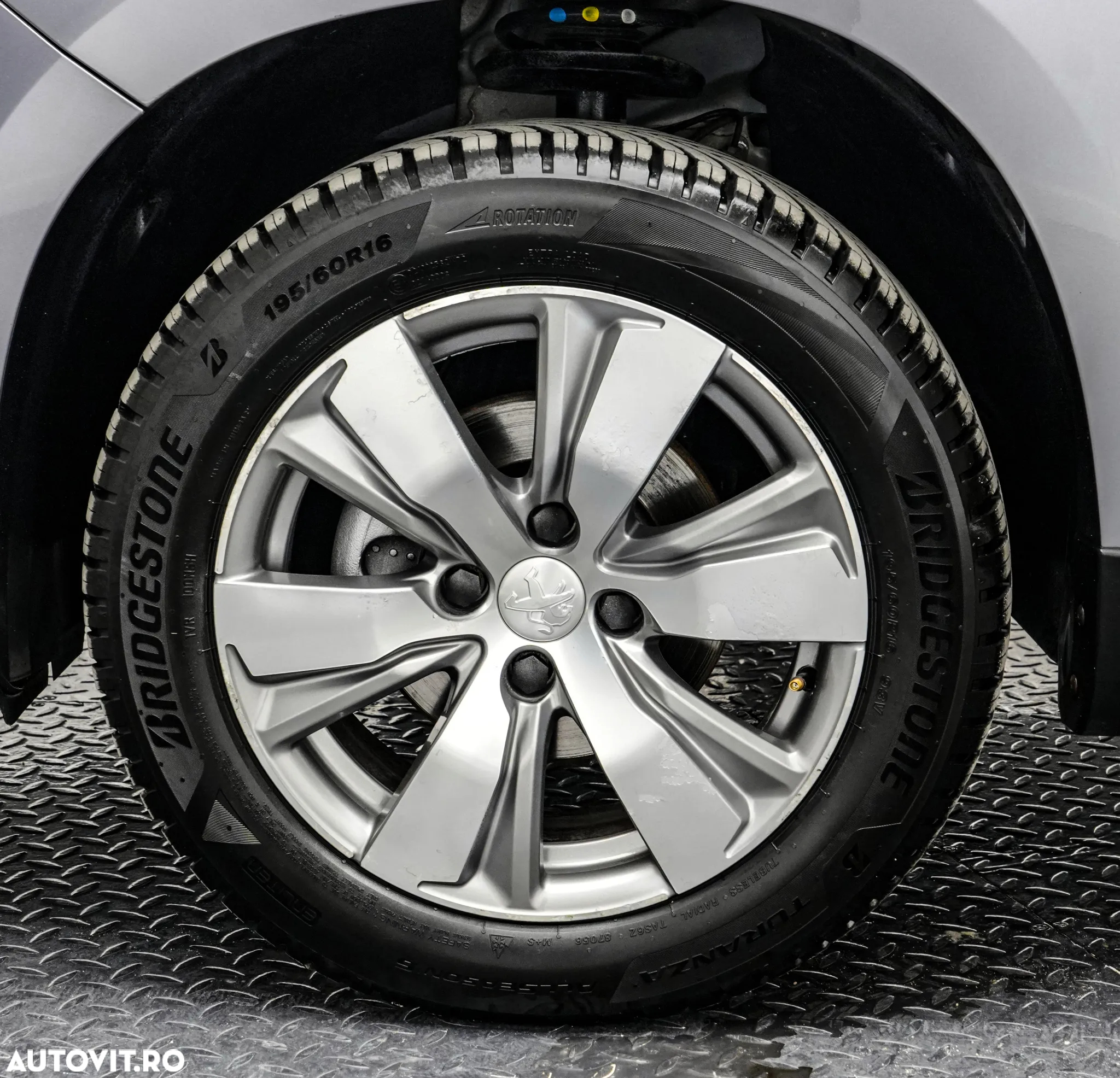 Peugeot 2008 1.2 L PureTech Active - 29