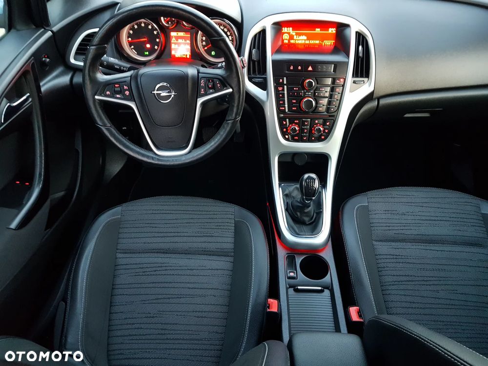 Opel Astra 1.4 Turbo Exklusiv - 25