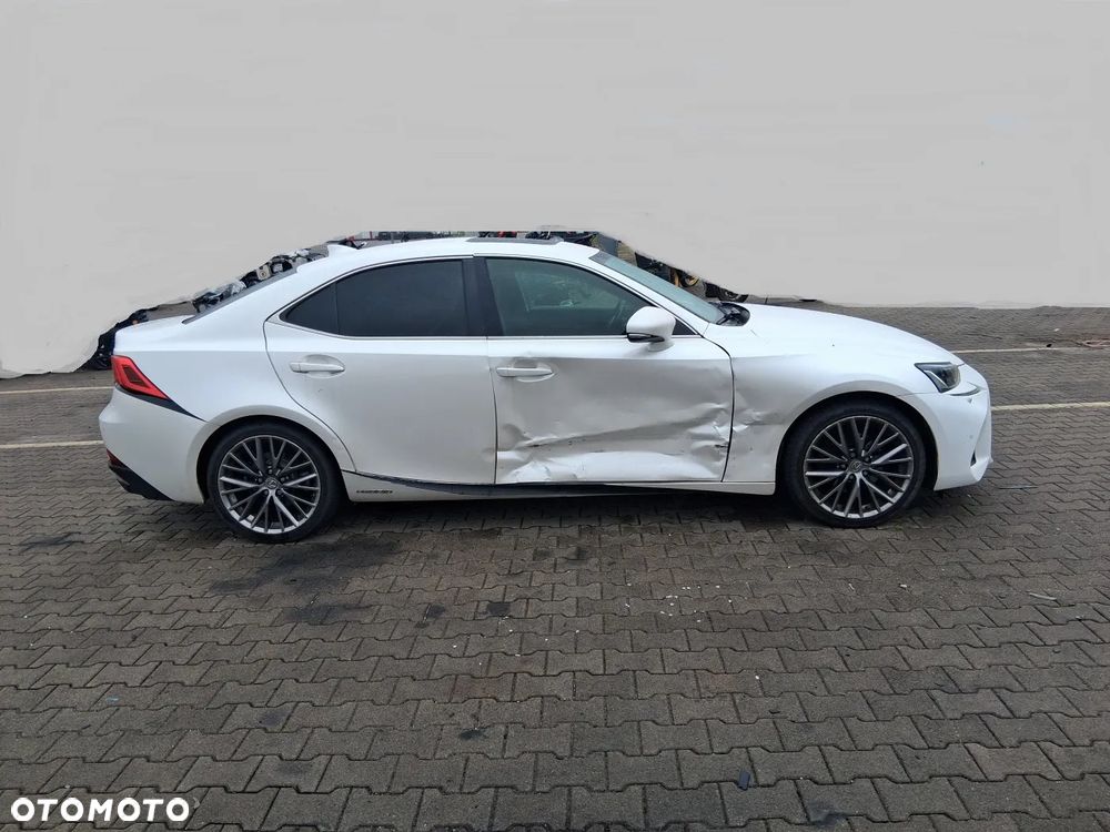 Lexus IS 300h Comfort - 27