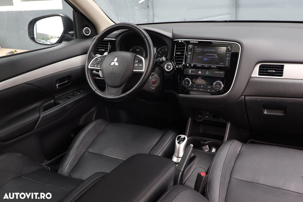 Mitsubishi Outlander 2.0 4WD Plug-In Hybrid - 17