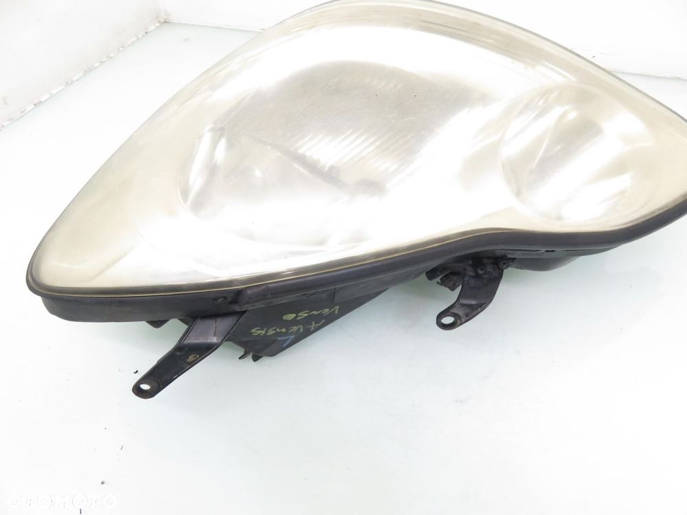 LAMPA LEWA PRZEDNIA TOYOTA AVENSIS VERSO (M2) - 2
