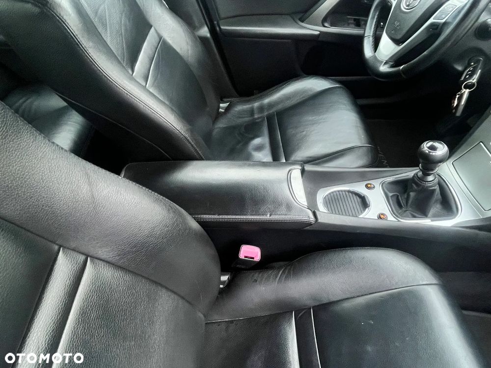 Toyota Avensis 1.6 Premium - 24