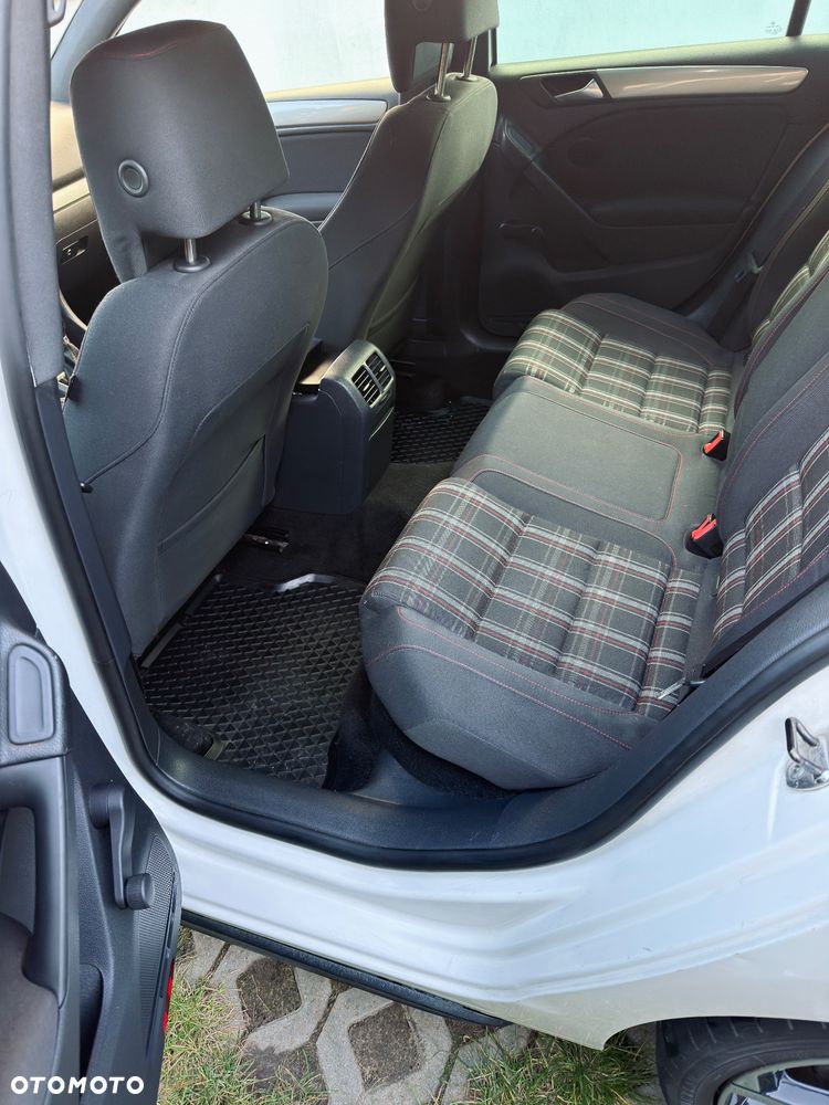 Volkswagen Golf 2.0 TDI Highline - 9