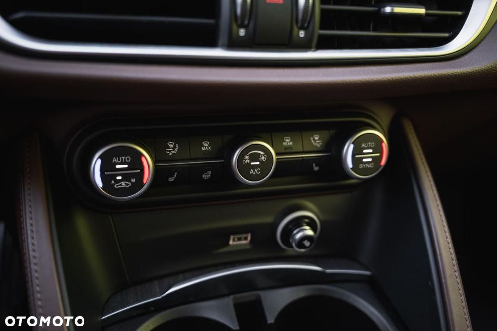 Alfa Romeo Stelvio - 23