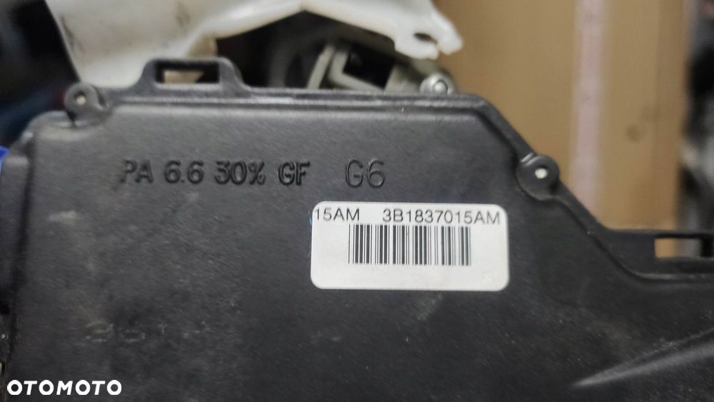 KR ZAMEK DRZWI LEWY PRZÓD VW POLO IV 01- 5D - 2