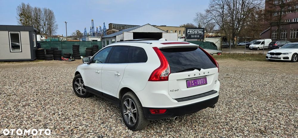 Volvo XC 60 D5 AWD Geartronic Summum - 4