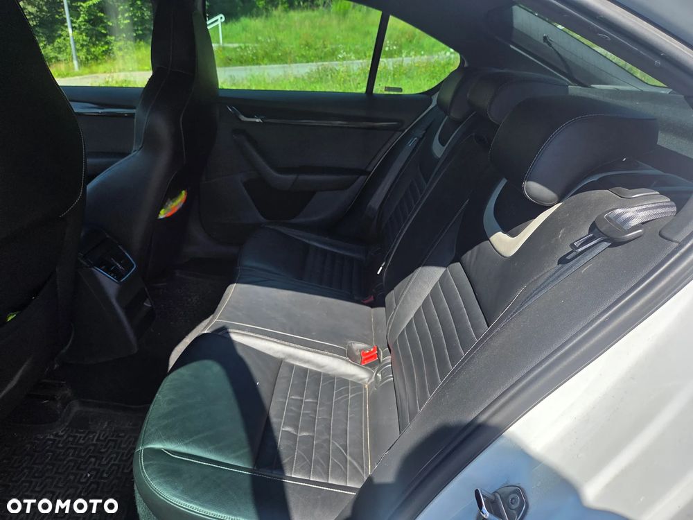 Skoda Octavia 2.0 TSI RS - 9