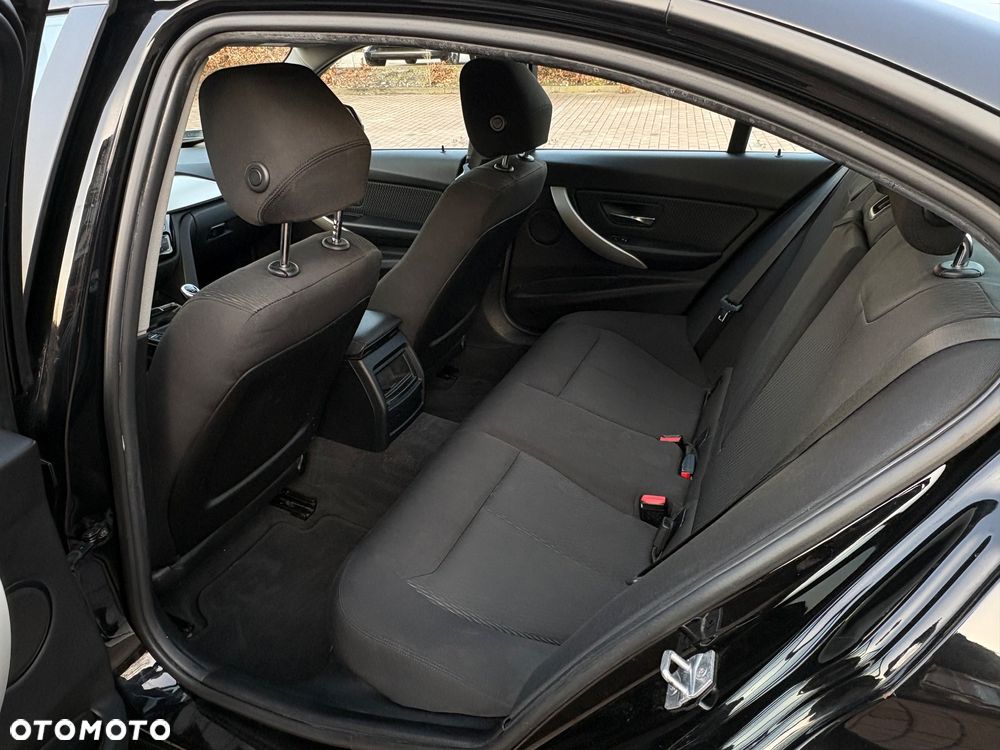 BMW Seria 3 318i - 8