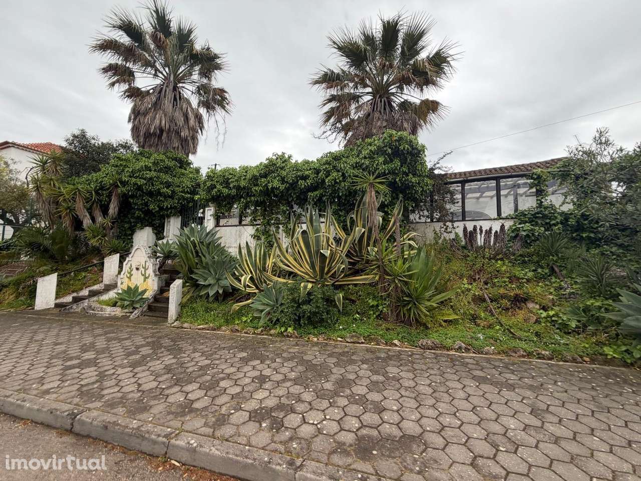 Oportunidade única - Imóvel para reabilitação com elevada Visibilidade - Grande imagem: 2/6