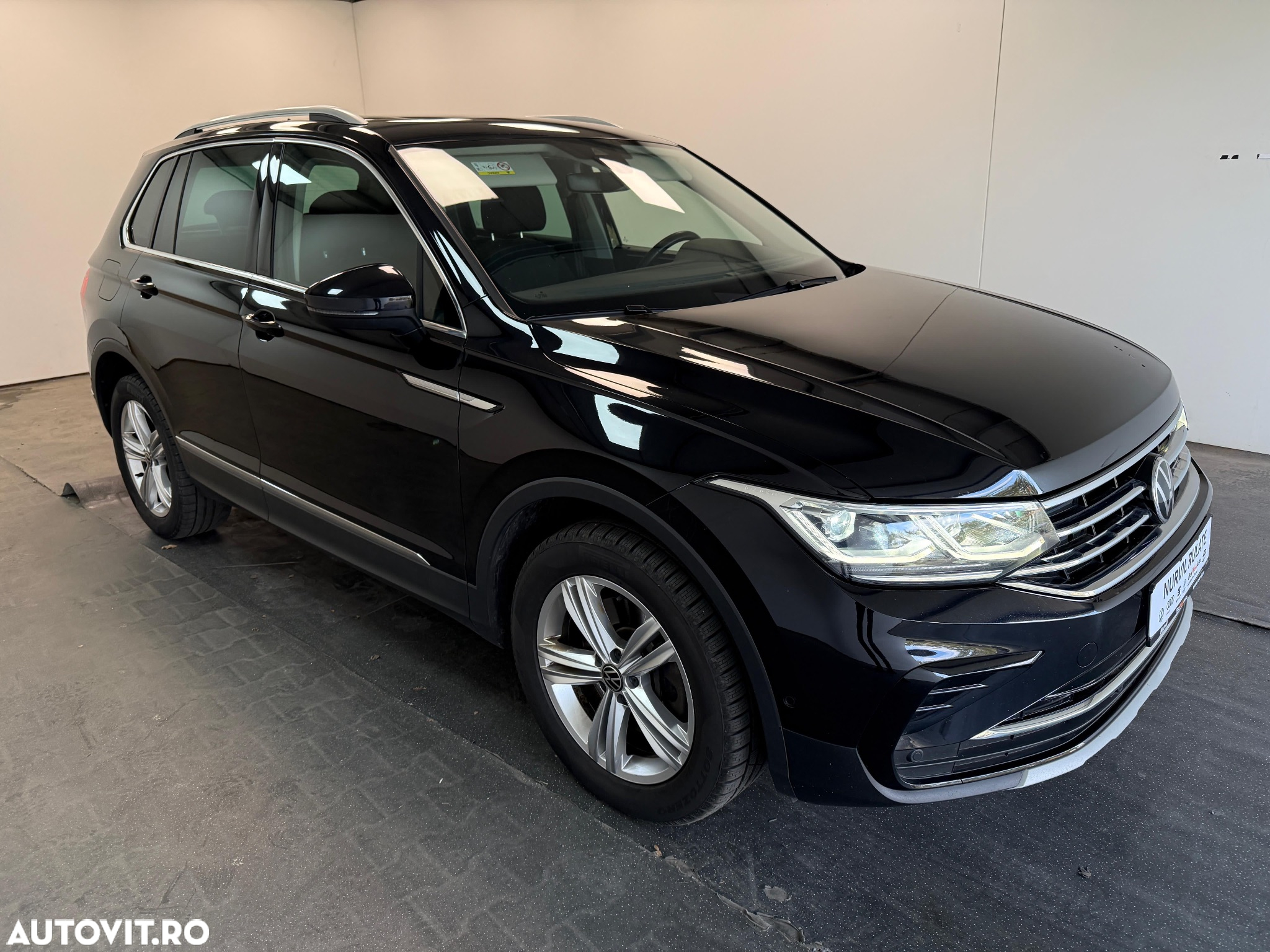 Volkswagen Tiguan 2.0 TDI SCR 4MOTION DSG Elegance - 39