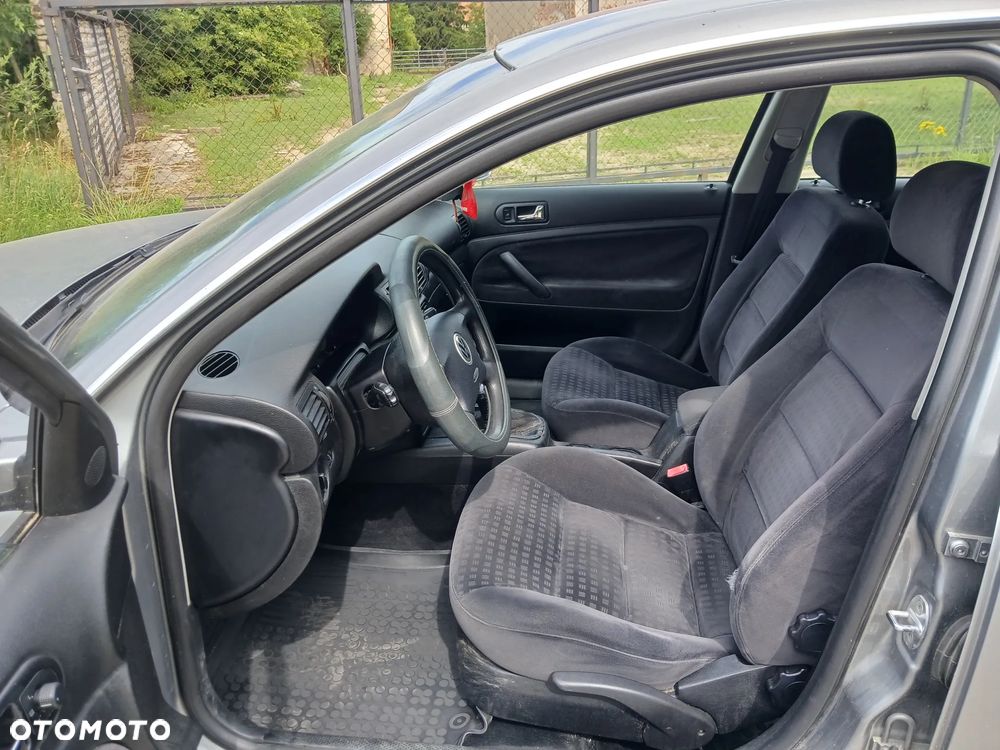 Volkswagen Passat 1.9 TDI Trendline - 12