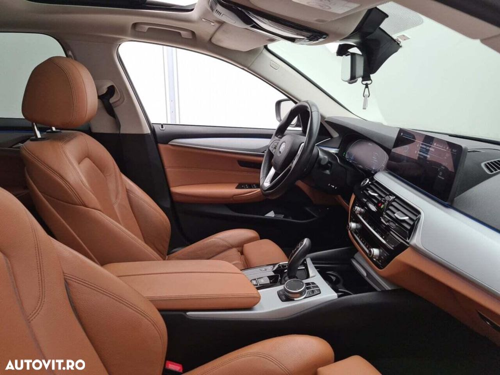 BMW Seria 5 530e Aut. Luxury Line - 4