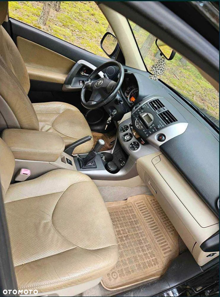 Toyota RAV4 - 8