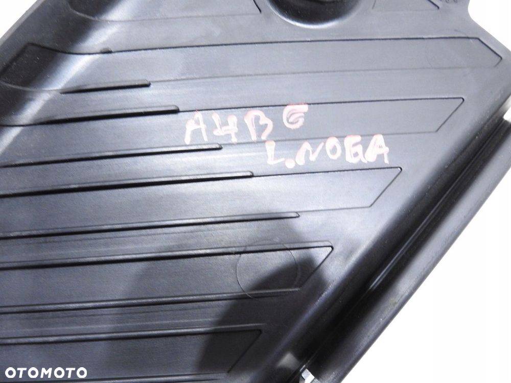 PODNÓŻEK STOPIEŃ LEWY AUDI A4 B6 - 3
