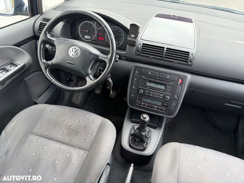 Volkswagen Sharan 2.0 TDI DPF BlueMotion Technology Trendline - 13