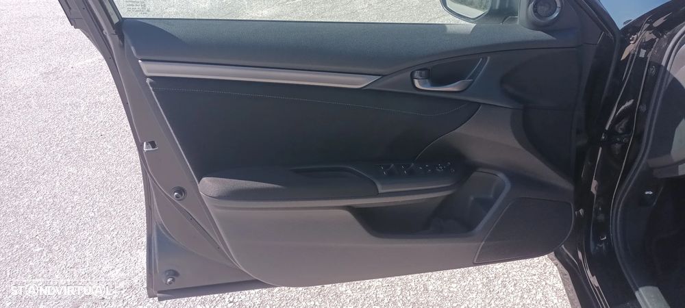 Honda Civic 1.0 i-VTEC Elegance Navi - 17