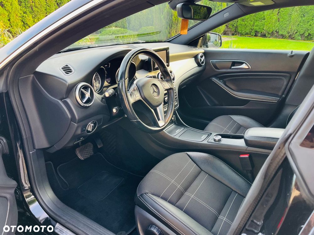 Mercedes-Benz CLA 220 d 7G-DCT Urban - 13