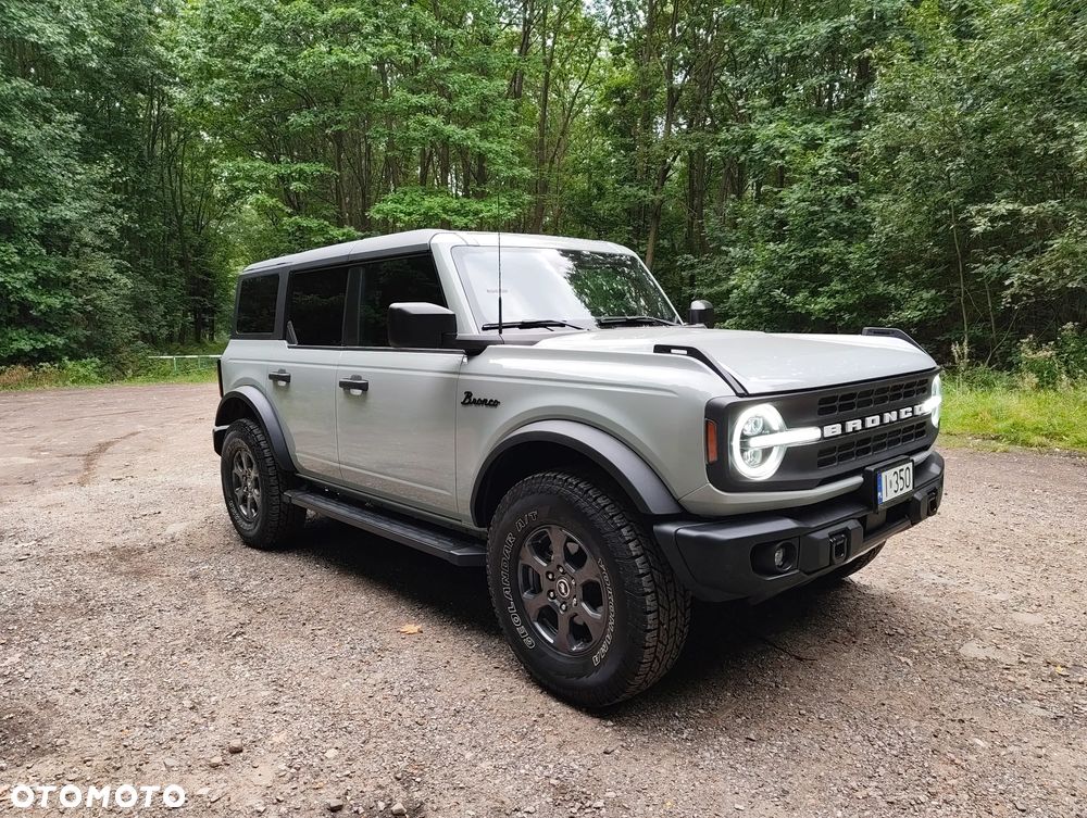Ford Bronco - 1