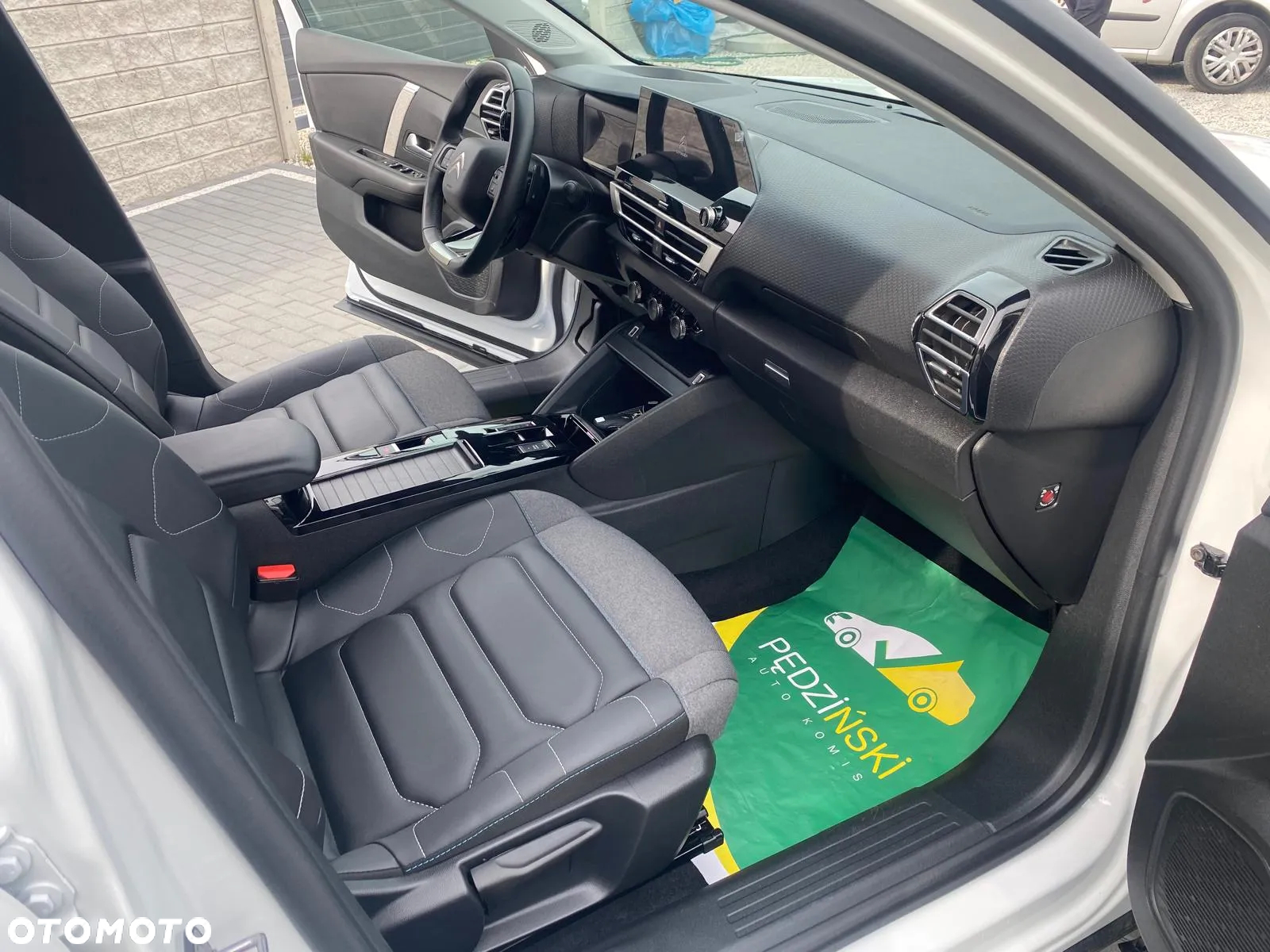 Citroën C4 PureTech 130 Stop&Start EAT8 SHINE - 6