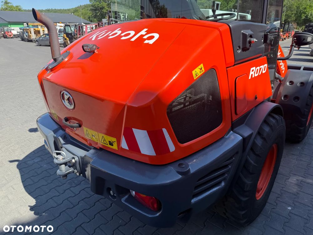 Kubota R070 - 17