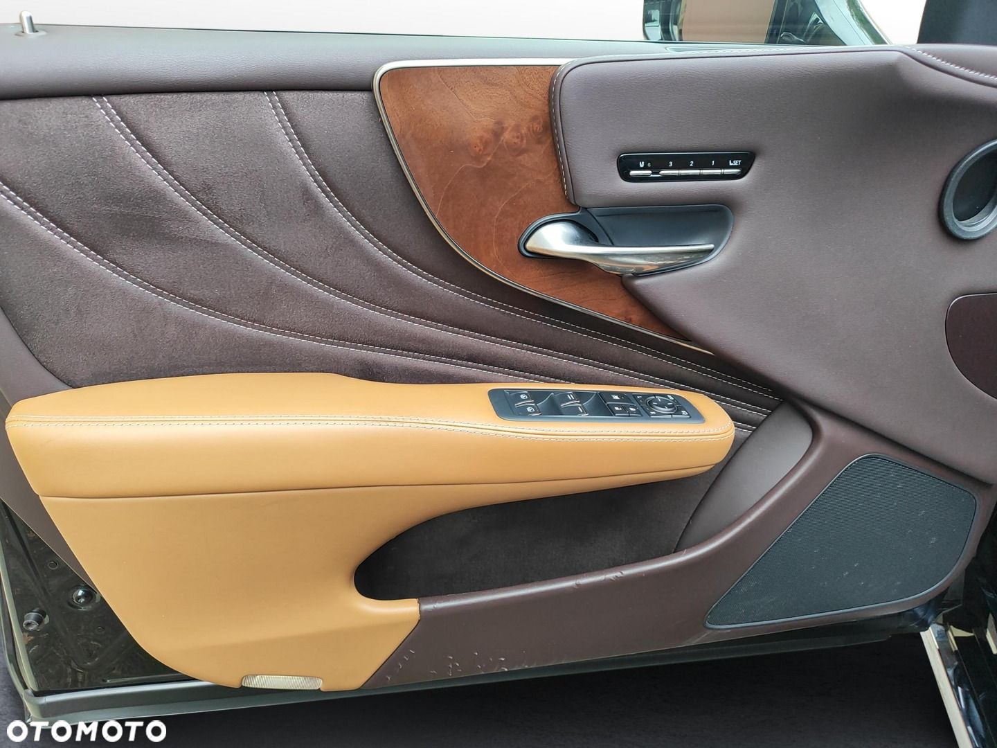 Lexus LS 500h Prestige AWD - 29