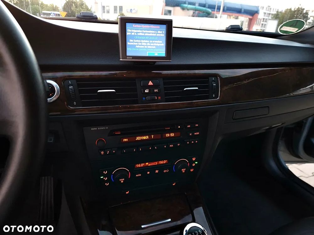 BMW Seria 3 320i - 34