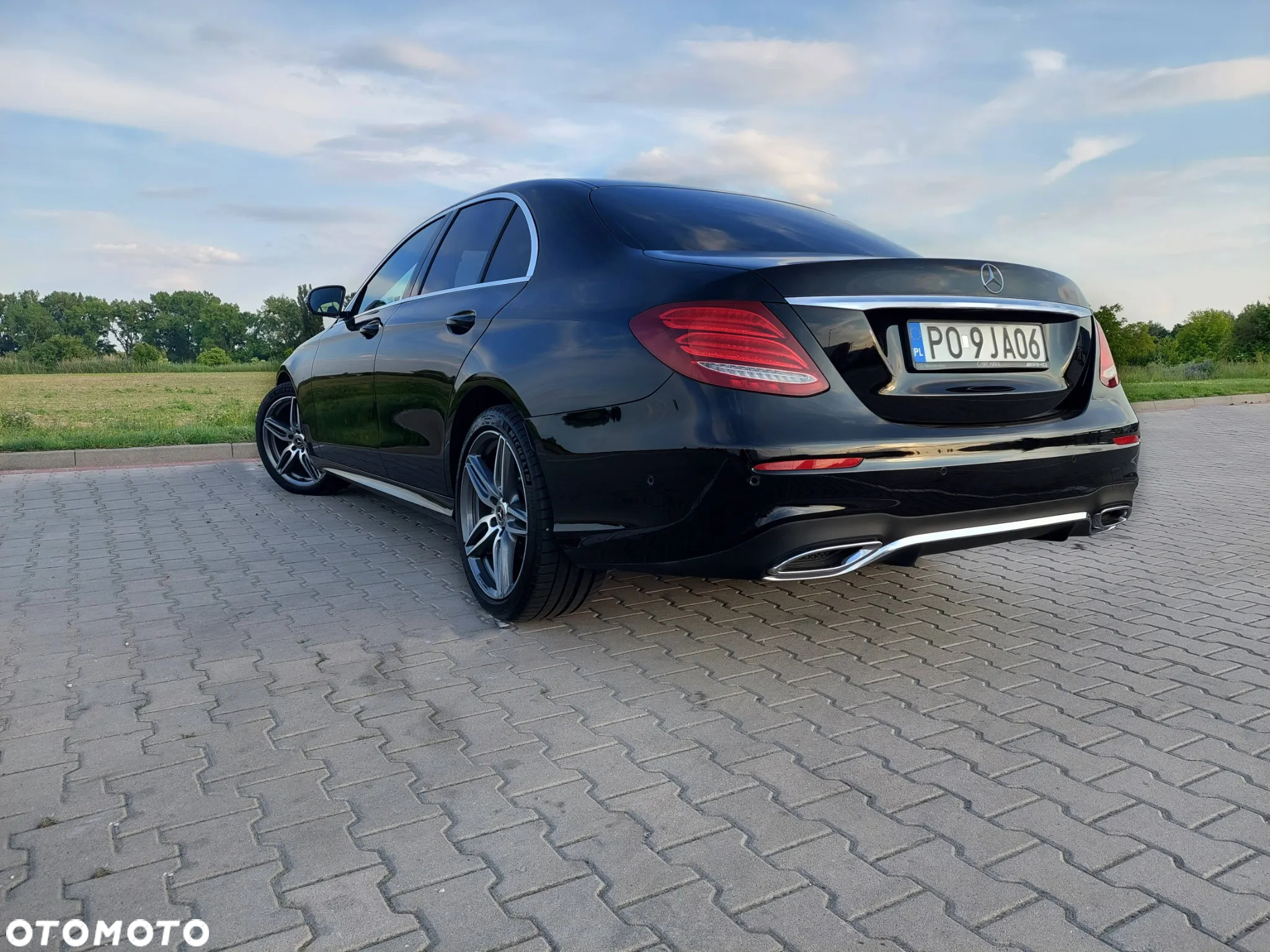 Mercedes-Benz Klasa E 220 d 4-Matic 9G-TRONIC - 13