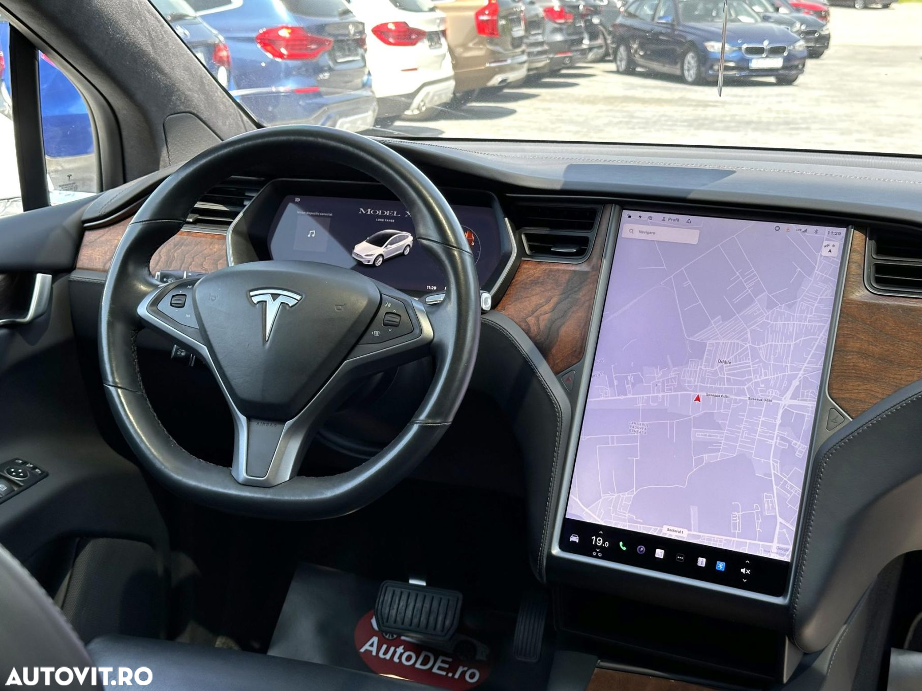 Tesla Model X - 11