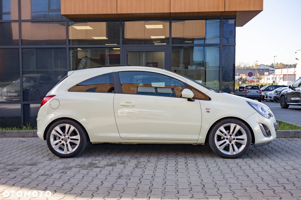 Opel Corsa 1.4 16V Edition 150 - 8