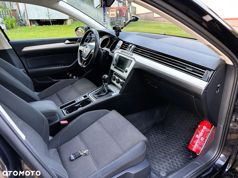 Volkswagen Passat 1.6 TDI BMT Comfortline - 11