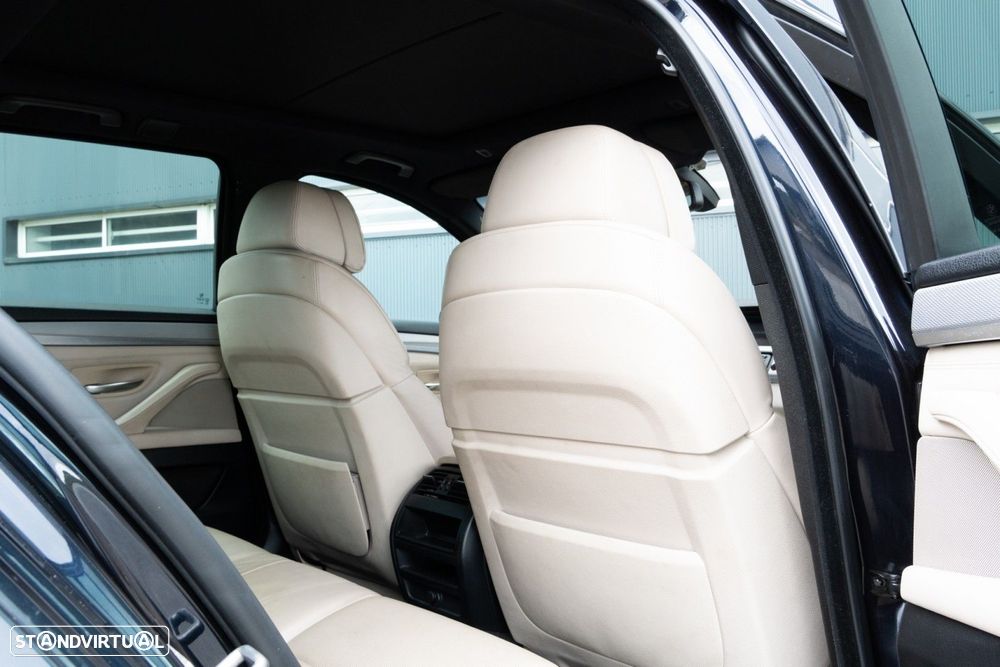 BMW 535 d xDrive Pack M Auto - 36