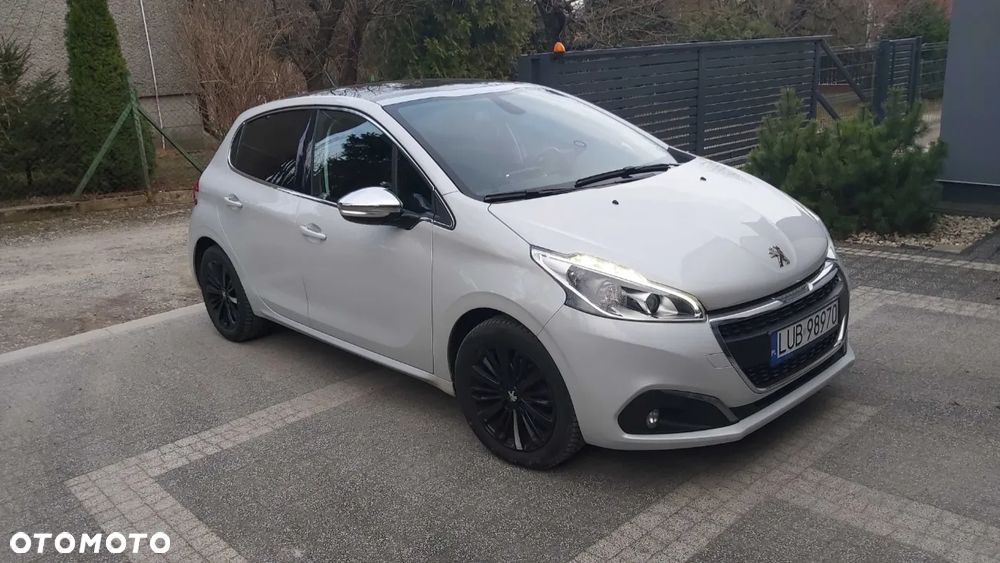 Peugeot 208 - 1