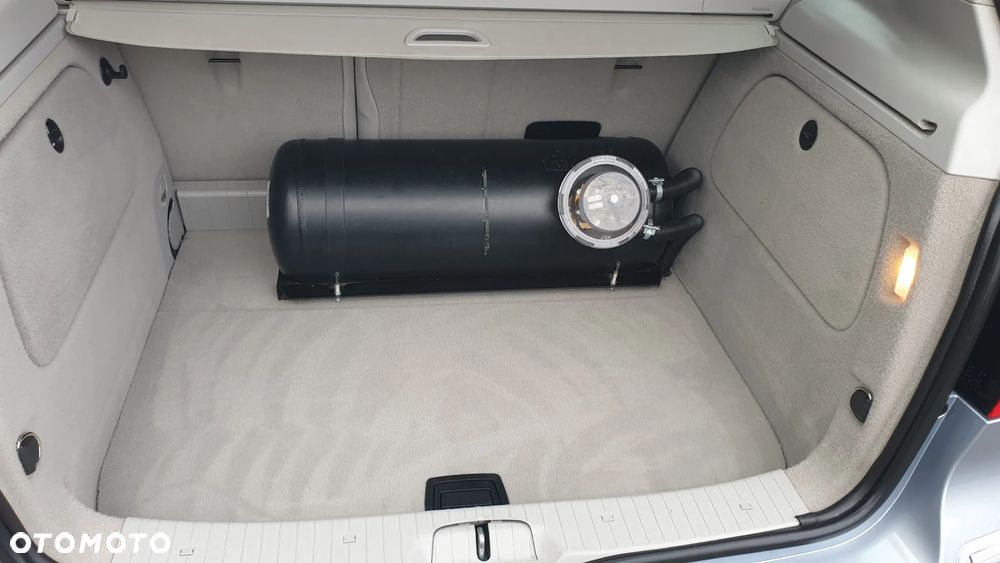 Mercedes-Benz Klasa B 180 BlueEFFICIENCY Edition - 33