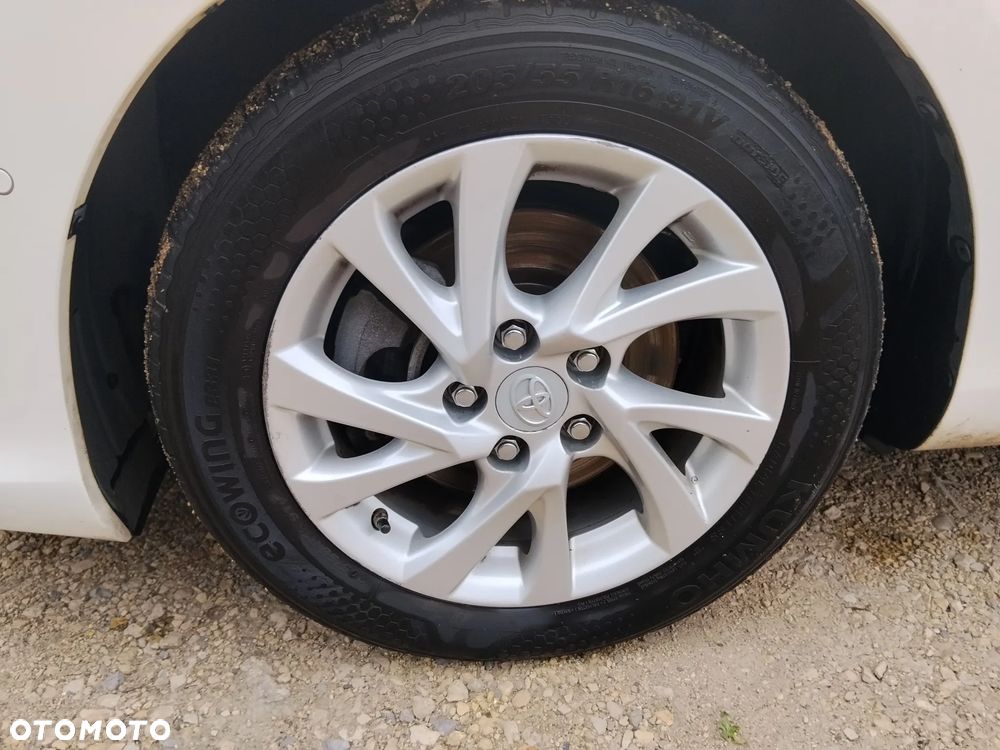 Toyota Auris Hybrid 135 Premium - 23