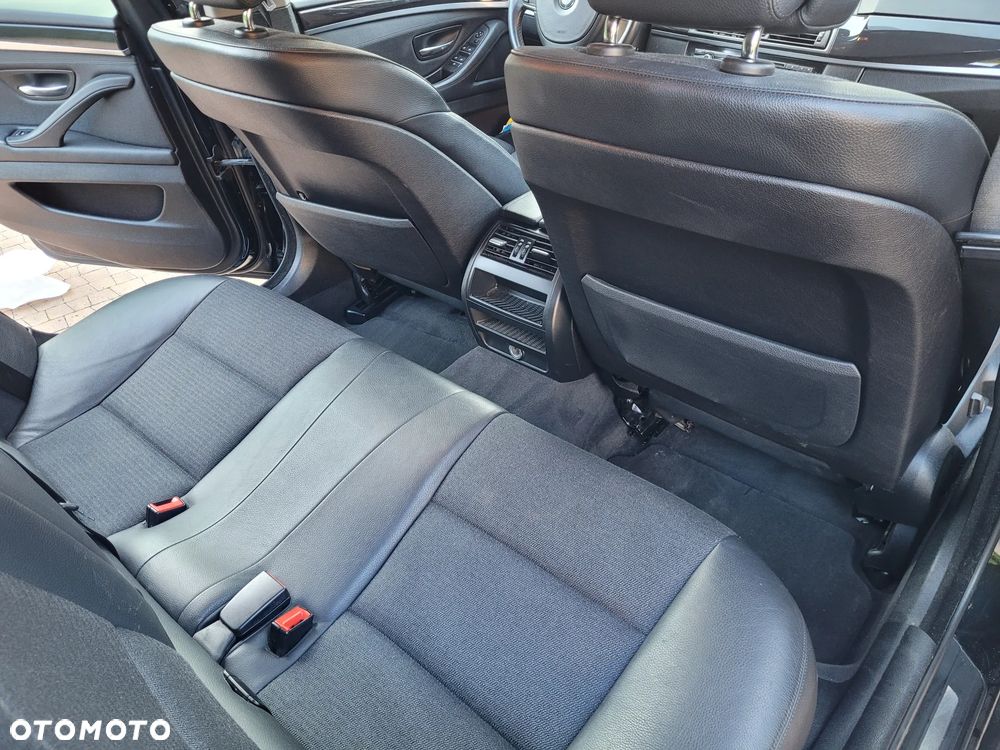 BMW Seria 5 525d - 23