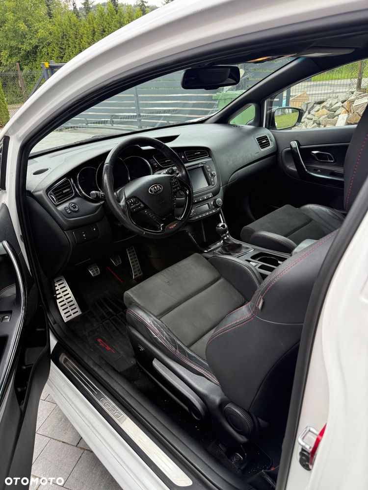 Kia Ceed - 4
