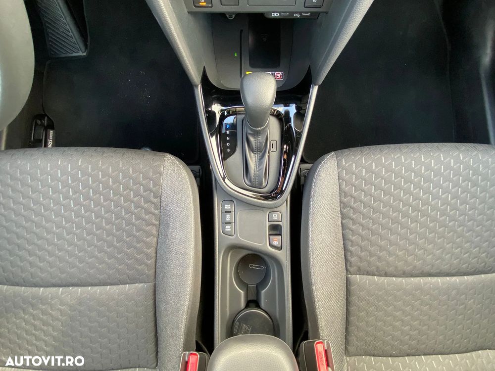 Toyota Yaris Cross 1.5 VVT-i HSD 116 4x2 HEV Dynamic - 11
