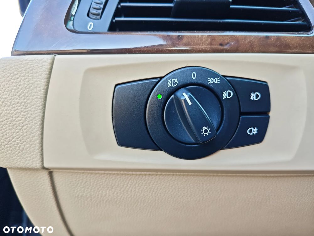 BMW Seria 3 330i - 29