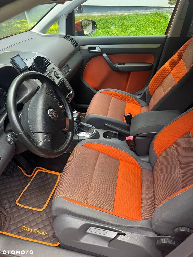 Volkswagen Touran 1.4 TSI Cross DSG - 13