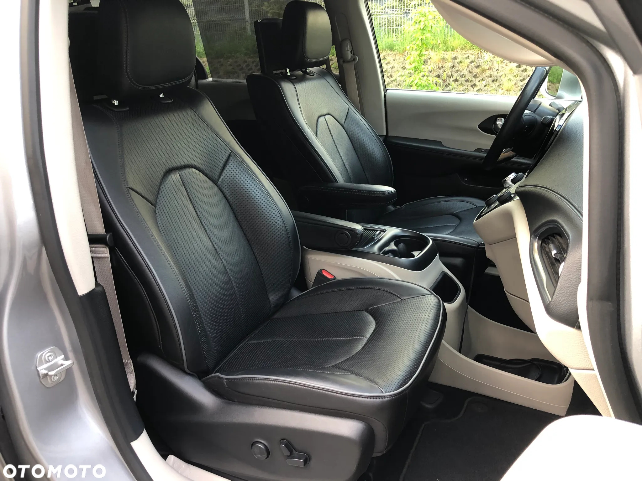 Chrysler Pacifica - 7