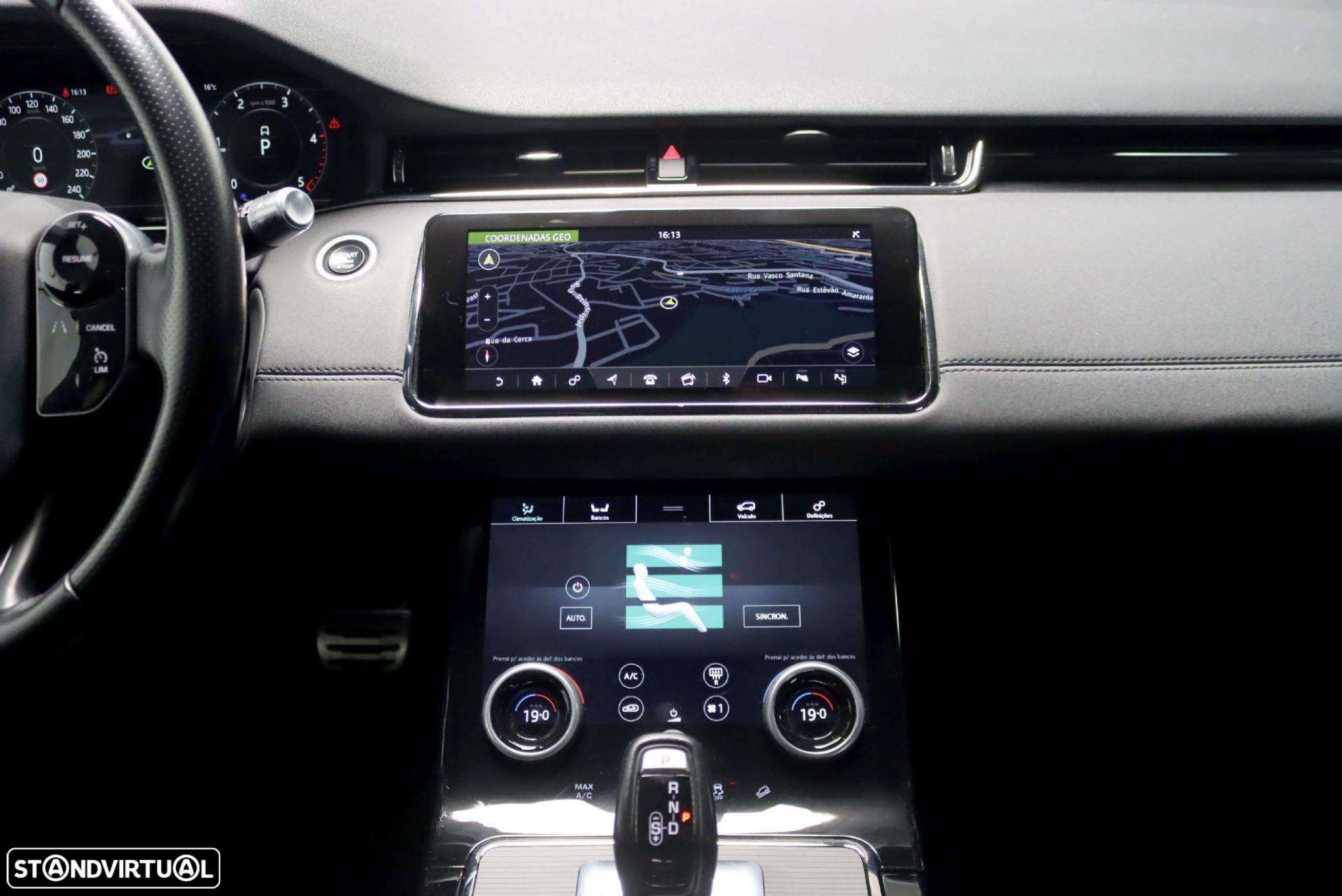 Land Rover Range Rover Evoque 2.0 D150 AWD R-Dynamic SE Auto - 33