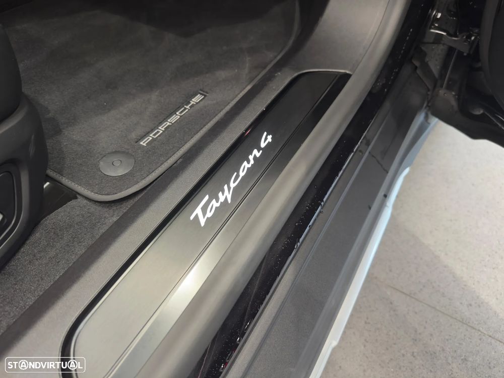Porsche Taycan Cross Turismo 4 - 30