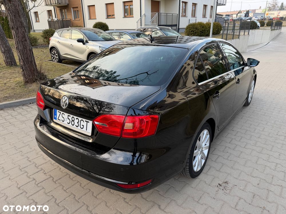 Volkswagen Jetta - 11