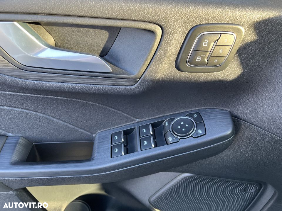 Ford Kuga - 12