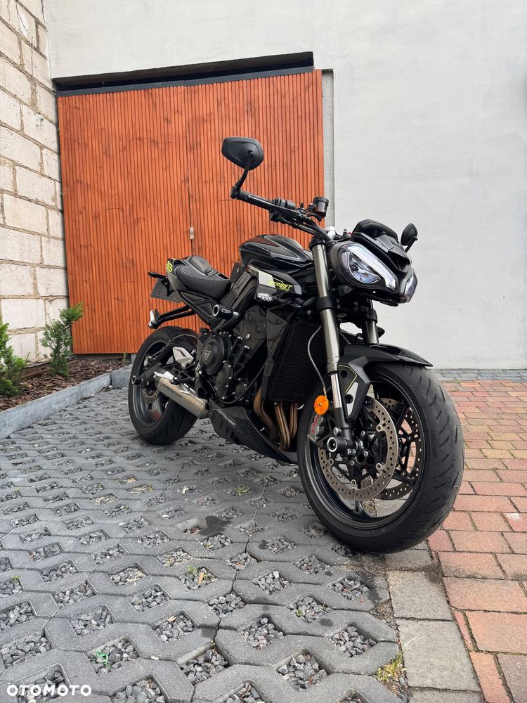 Triumph Street Triple - 27
