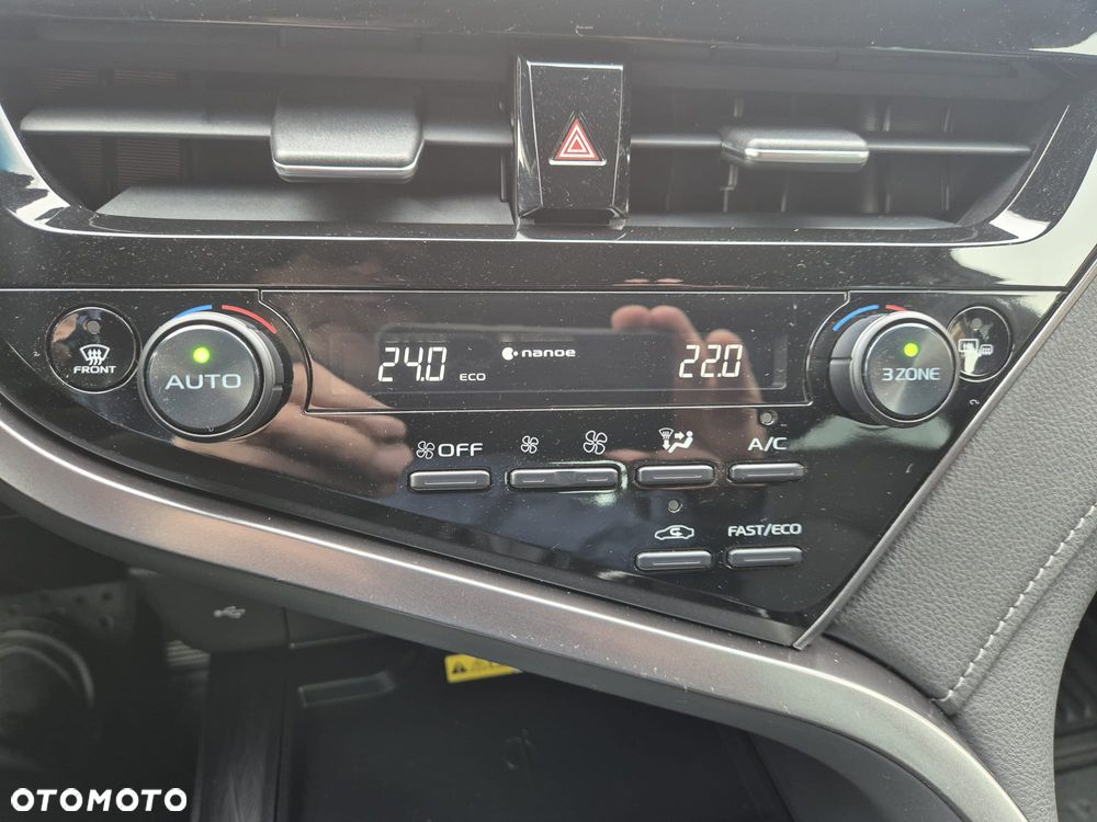 Toyota Camry 2.5 Hybrid Executive CVT - 24